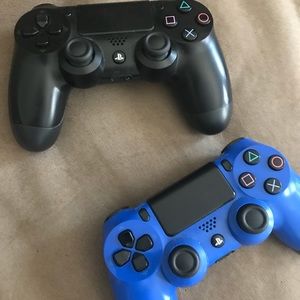 PS4 controllers